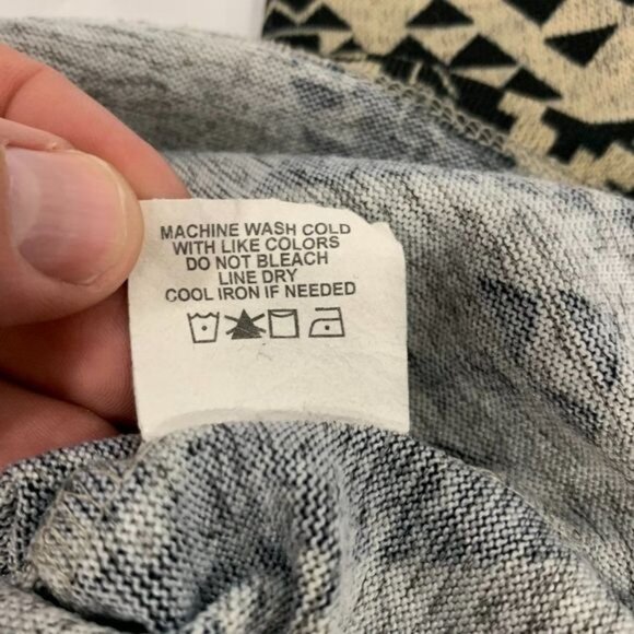 About A Girl Womens Los Angeles Geometric Print Long Sleeve Top Size L - Picture 6 of 7